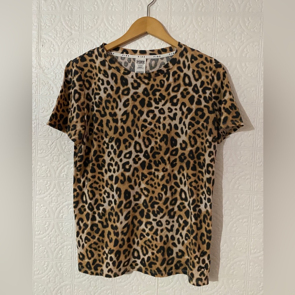 PINK | Leopard Crew Neck Shirt | Medium